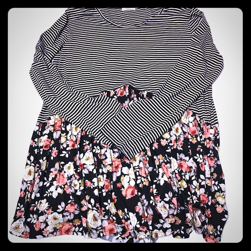 Black/Gray Striped top w Floral Flounce top -TO-65 - Picture 3 of 8