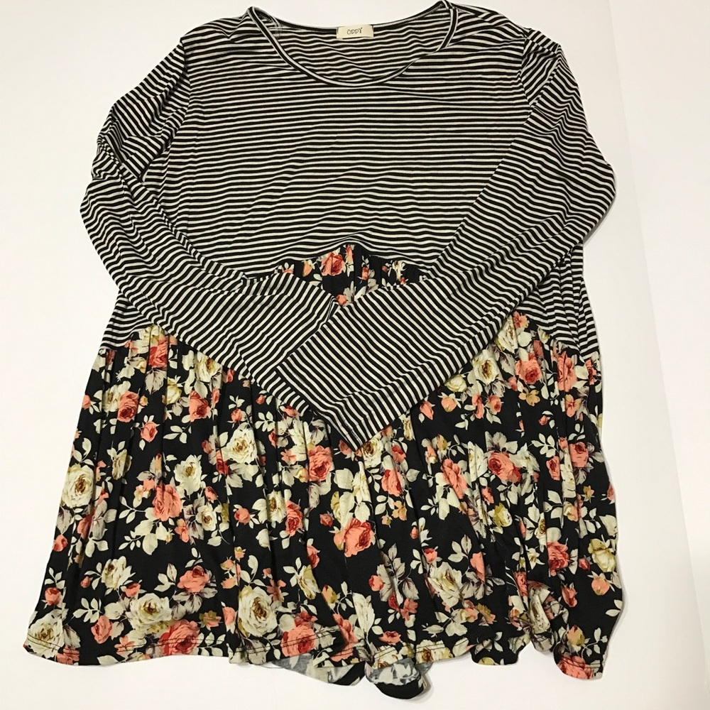 Black/Gray Striped top w Floral Flounce top -TO-65 - Picture 4 of 8