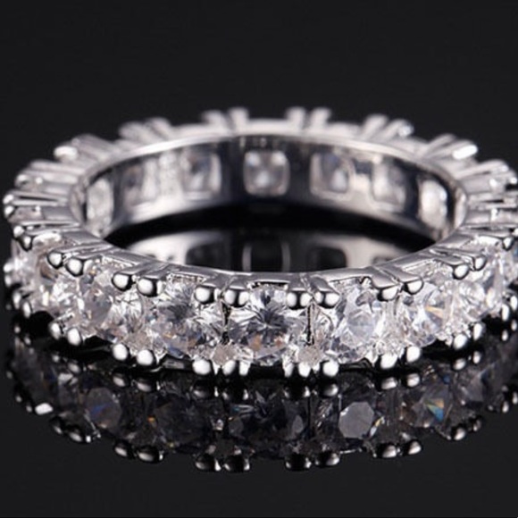 Jewelry - Beautiful Eternity Band