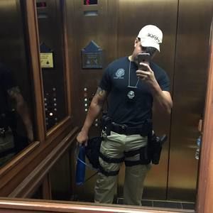 Meet your Posher, Carlos