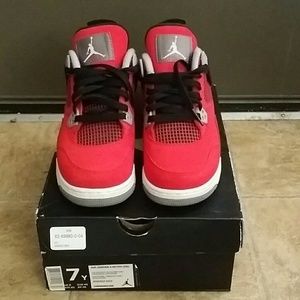 Air Jordan 4s fire red