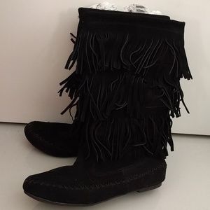Black fringe suede boots