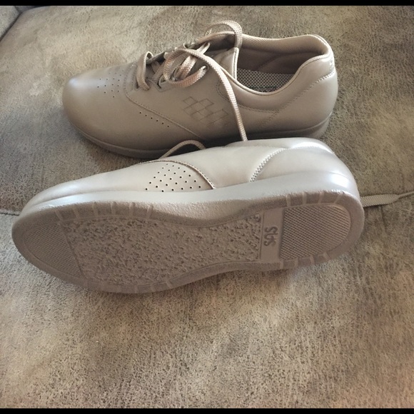 SAS tan shoes size 8 narrow - Picture 2 of 3