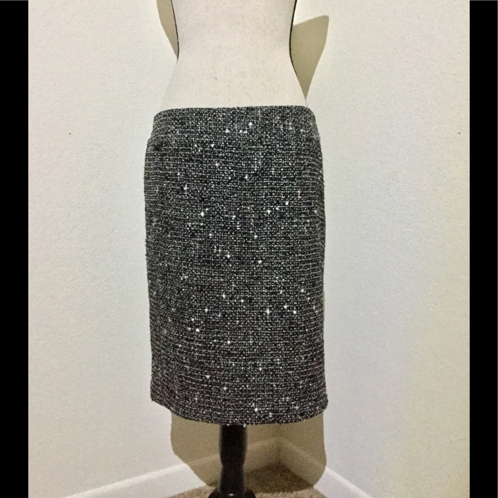 💵CLOSET CLEAROUT! 💵 Like New ECI Suit Skirt