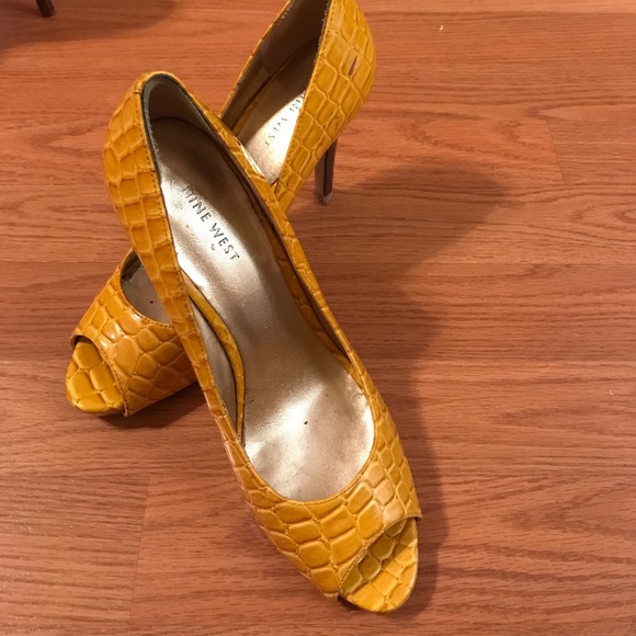 Shoes - Picture 1 of 4