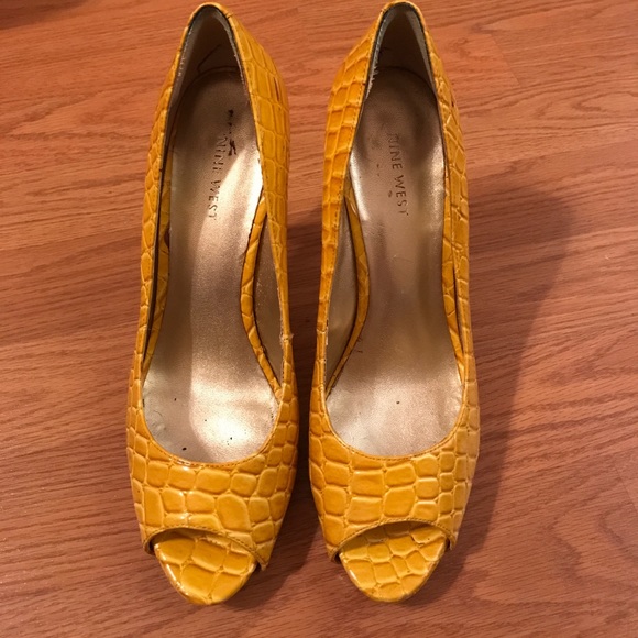 Shoes - Picture 2 of 4