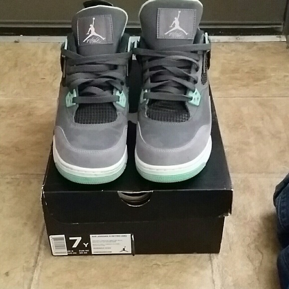 Glow green air Jordan 4s - Picture 1 of 4