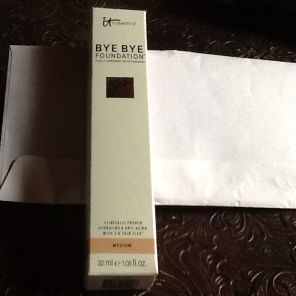 It Cosmetics ByeBye foundation