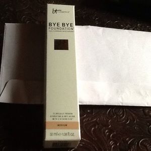 It Cosmetics ByeBye foundation