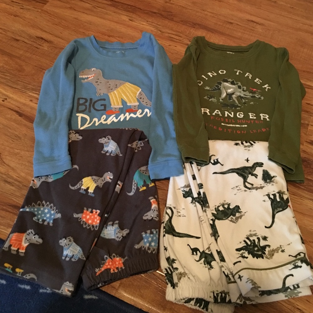 Boys 5T dinosaur pajama bundle