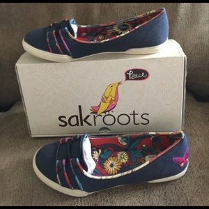 Sakroot slip on shoes.