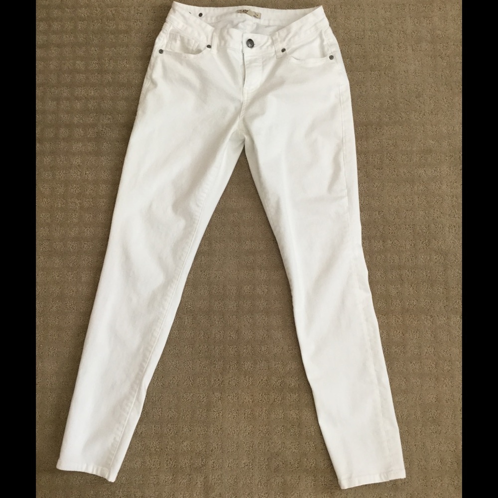 Cabi white jeans. Slim fit. Size 4. Nearly new.