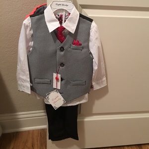 Boys 4 piece suit set size 4T