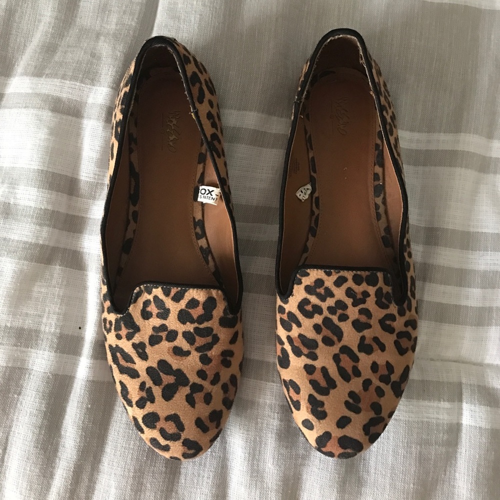 Cheetah print flats or loafers. Size 8