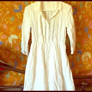 Vintage-inspired White Lace Dress