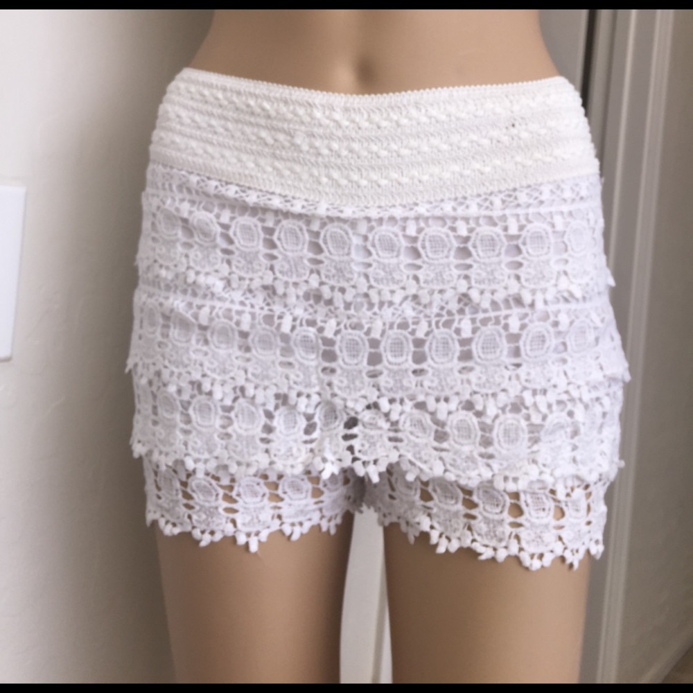🆕Off white crotchet/ lace shorts