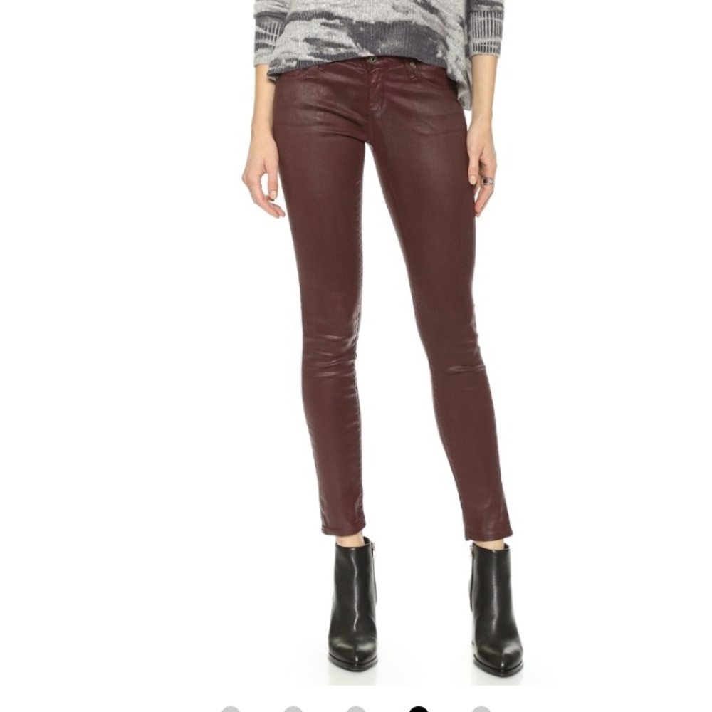 Burgandy leatherettes. Stretchy and very confy!