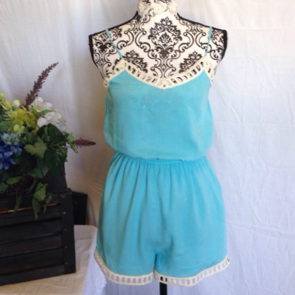 NWT Bella Bella Crochet Grid Trim Romper