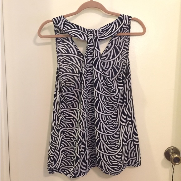 Patterned Blouse - Picture 2 of 3