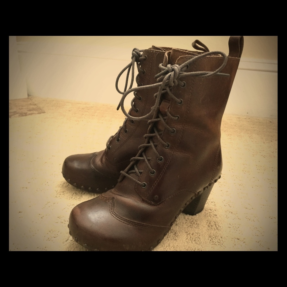 Dansko 2 ½ inch heel boots. Size 6