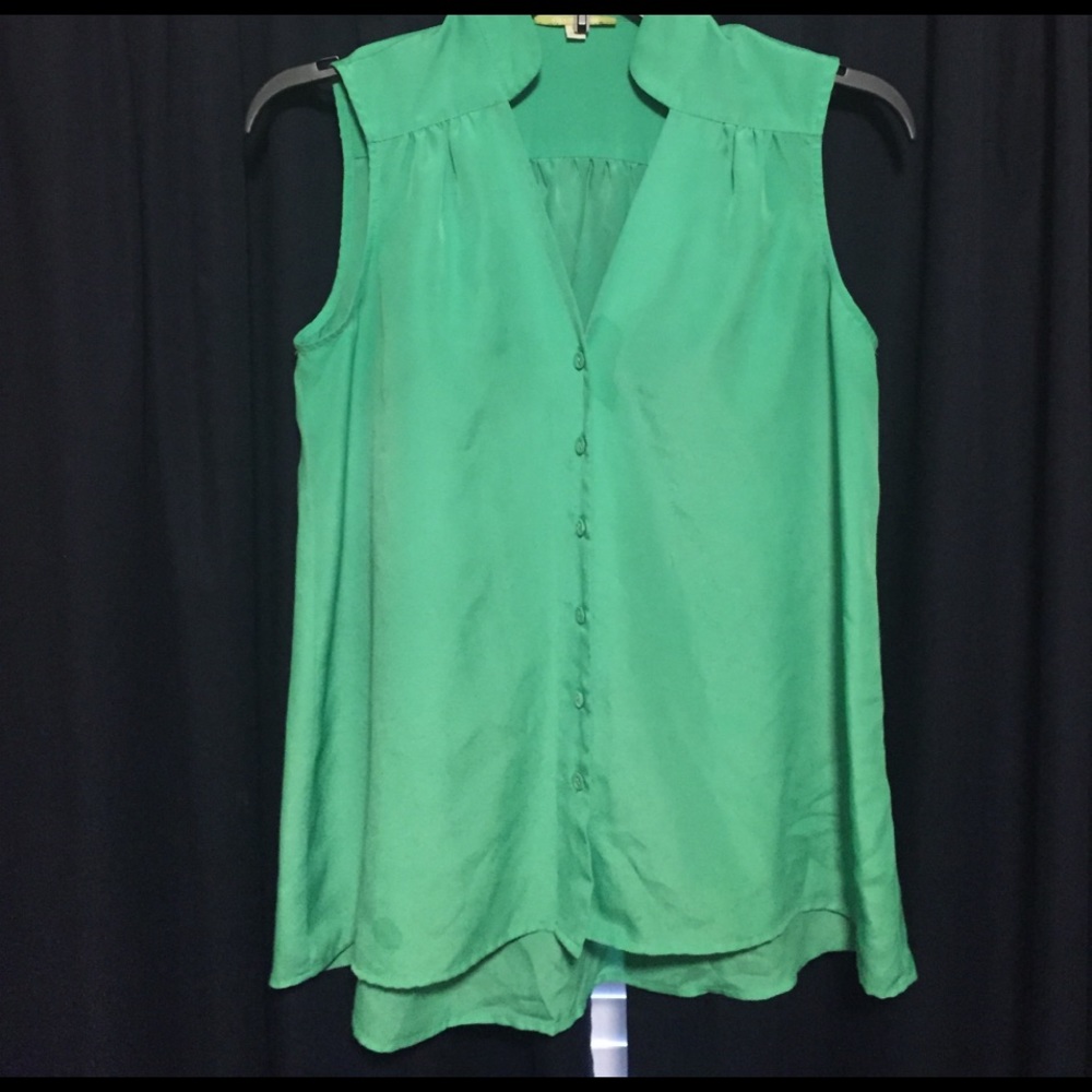 🌺Gianni Bini tank with high collar