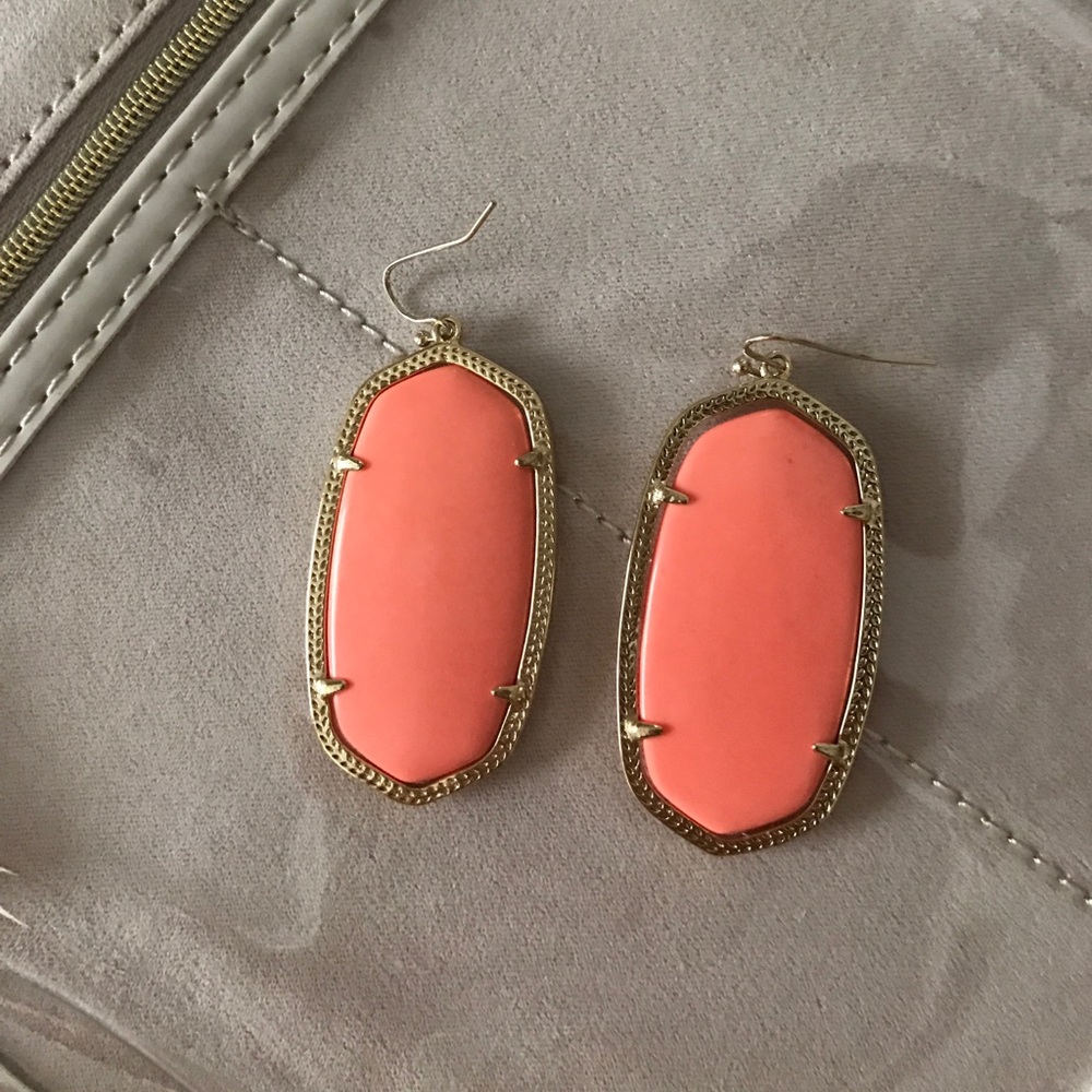 Coral Kendra Scott Danielle earrings