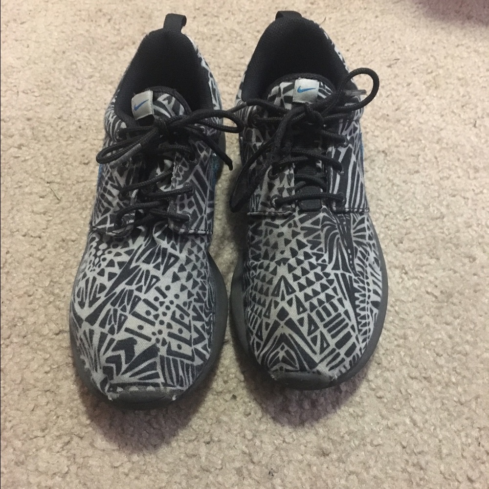 Nike Roshe boys shoes