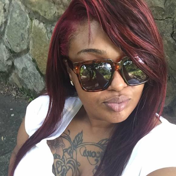 Meet your Posher, Whitney - Picture 1 of 1