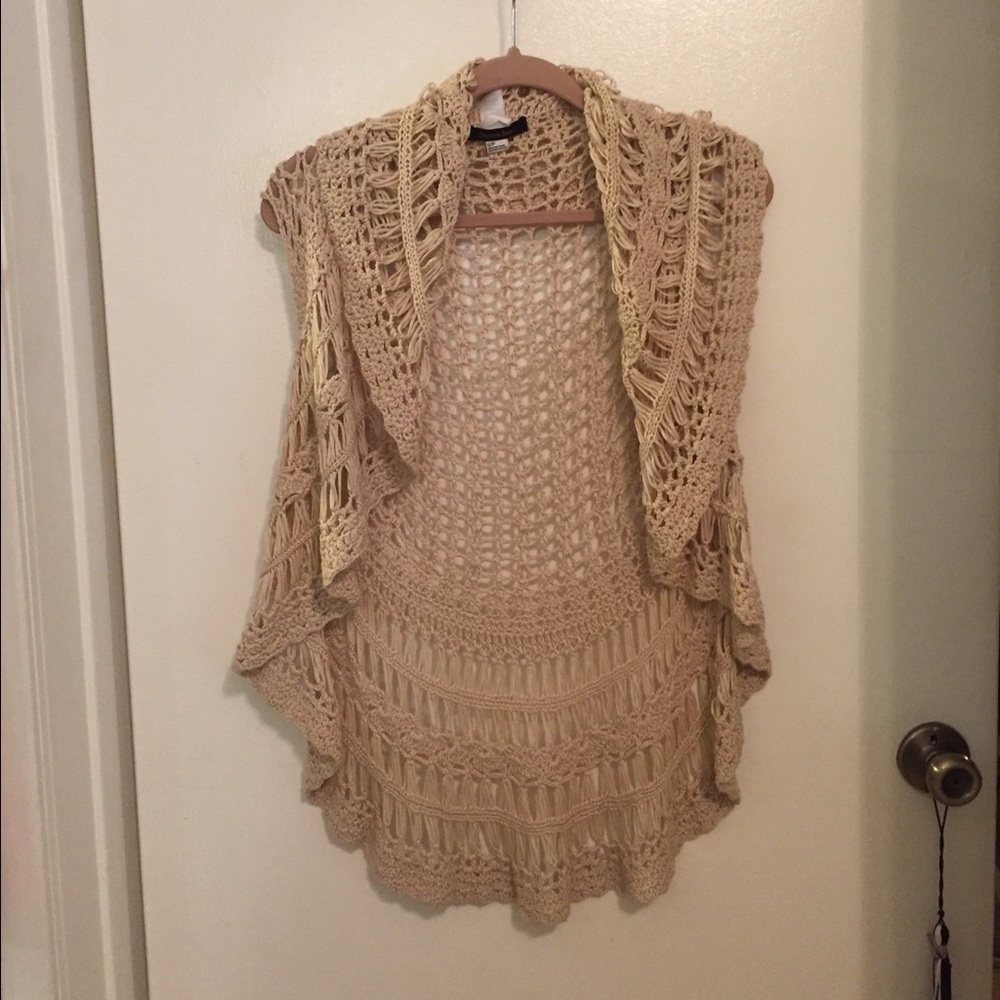 Knit-patterned shawl