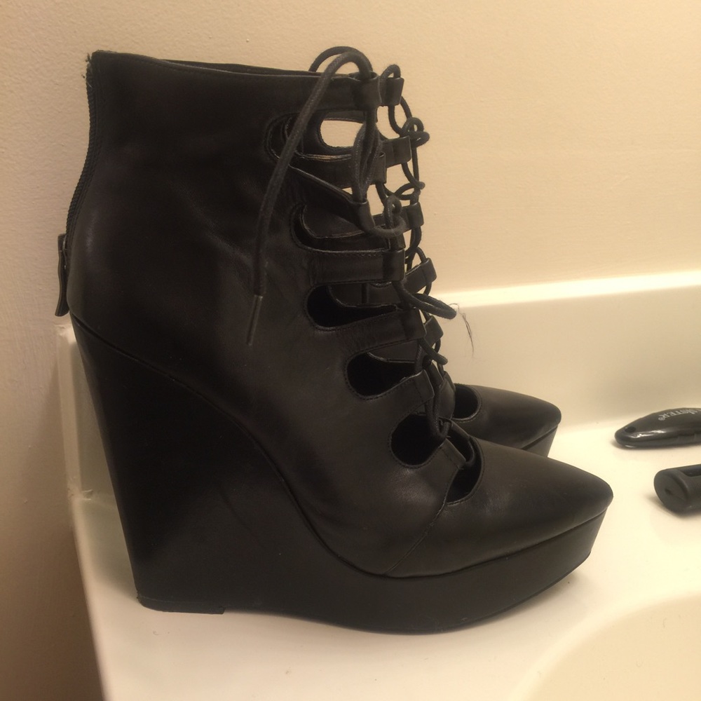BCBG Lace Up Wedge 9.5M