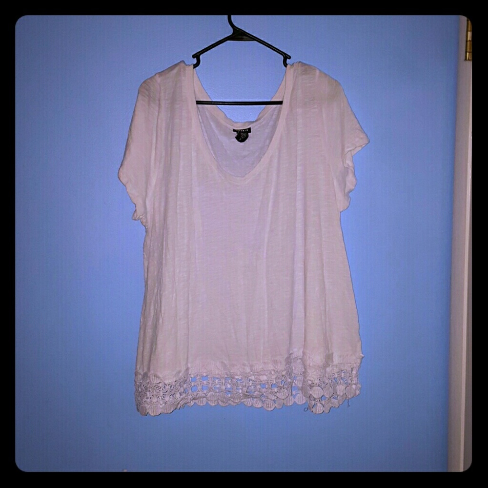 White tee*lowest price*