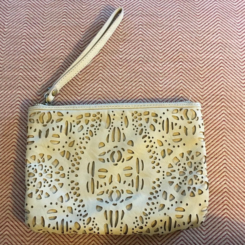 Simply Vera Vera Wang cutout detail wristlet