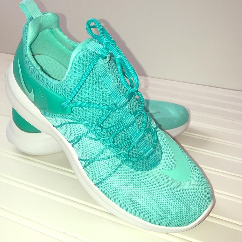 Nike Women's Darwin Casual Shoe