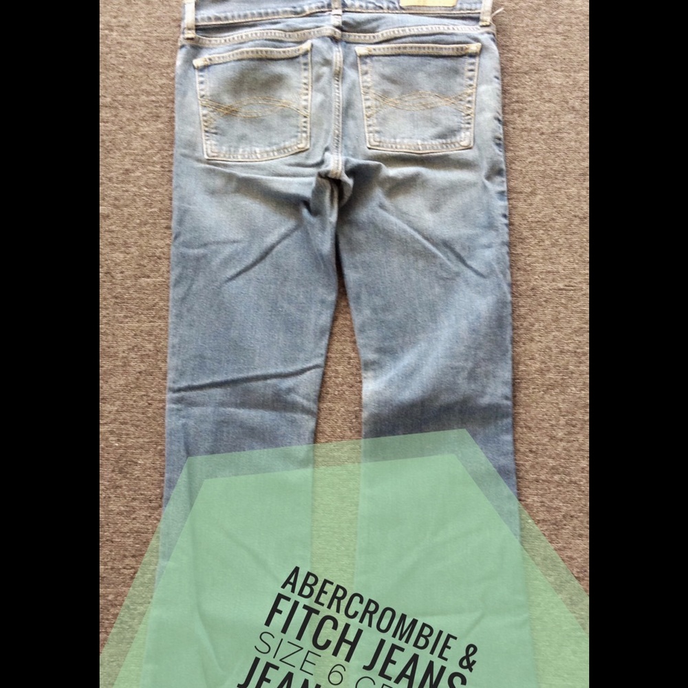 Abercrombie & Fitch Size 6 wear on backs but Cute!