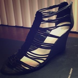 Black super adorable strappy wedge sandals