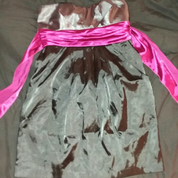 Formal Dress, short, never worn - Picture 1 of 3