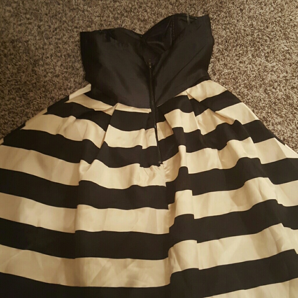 Dress - Picture 2 of 3