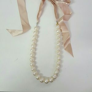 NWT faux pearl necklace