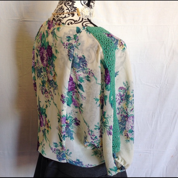 Moon Collection Sheer Crochet Trim Blouse - Picture 4 of 4