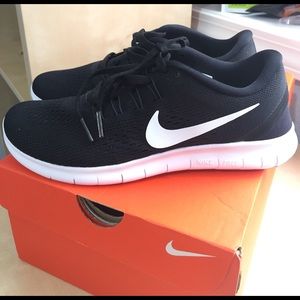 NIKE Free RN Black Women 6 (New)