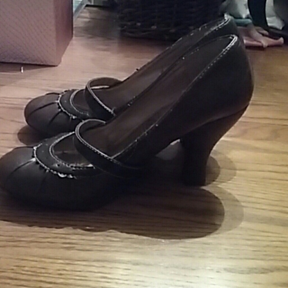 Brown High Heels, very good brand. Very expensive.
