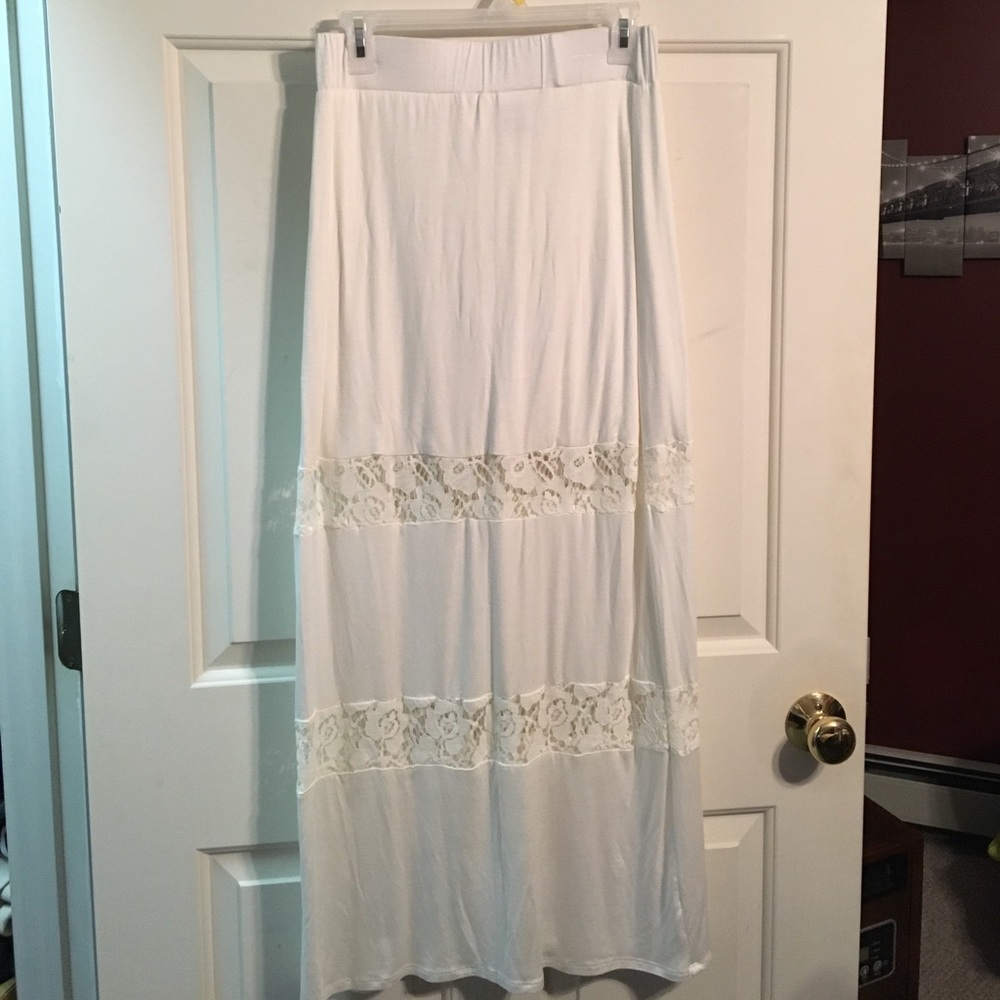 White maxi skirt