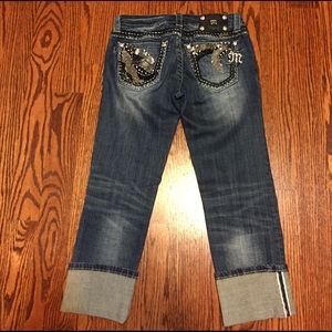 Miss Me Capris. Awesome butt detail