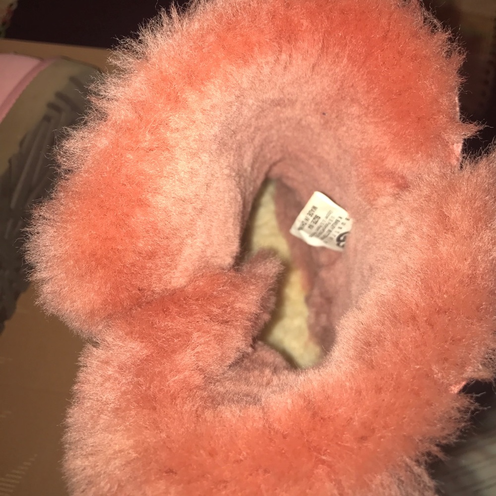 UGGS - Picture 3 of 5