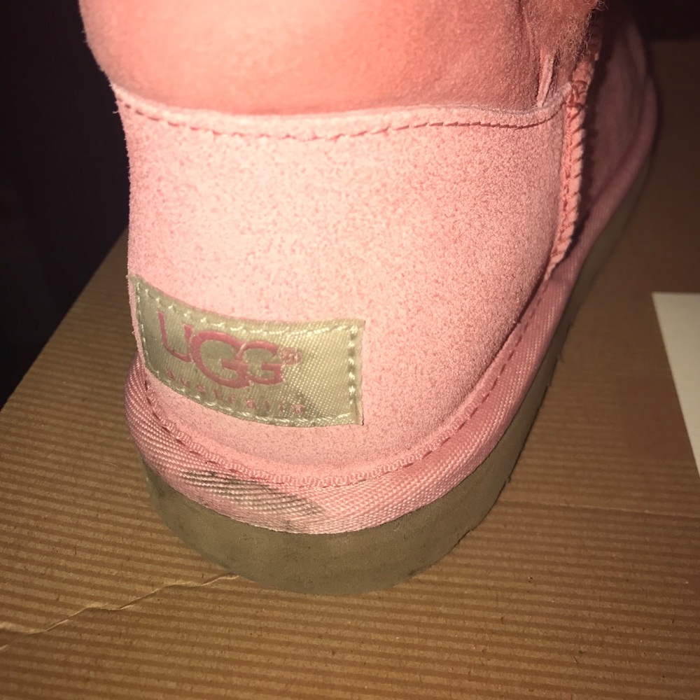 UGGS - Picture 5 of 5