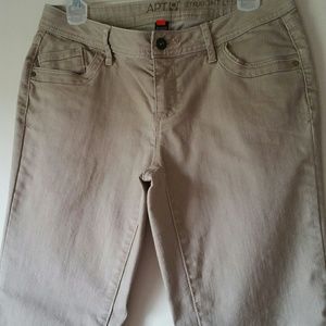 Apt 9 khaki jeans