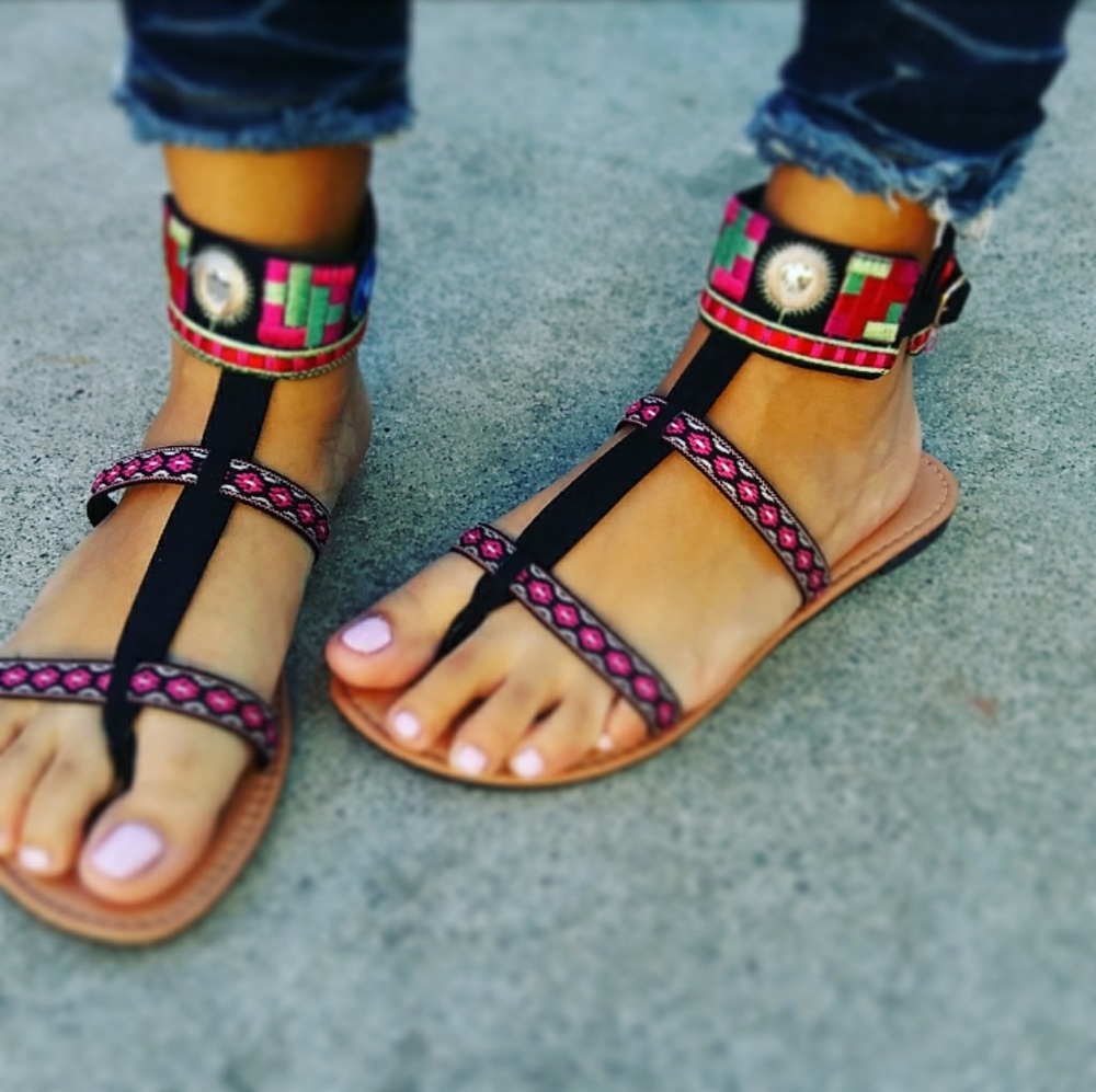 🆕//The Zendaya// Black Aztec Embroidery Sandal - Picture 6 of 8