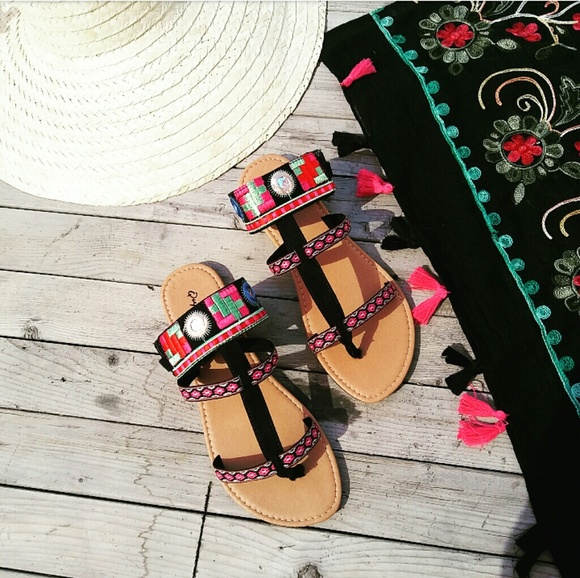 🆕//The Zendaya// Black Aztec Embroidery Sandal - Picture 2 of 8