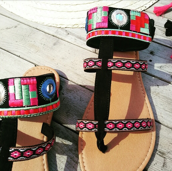 🆕//The Zendaya// Black Aztec Embroidery Sandal - Picture 4 of 8