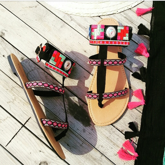 🆕//The Zendaya// Black Aztec Embroidery Sandal - Picture 5 of 8